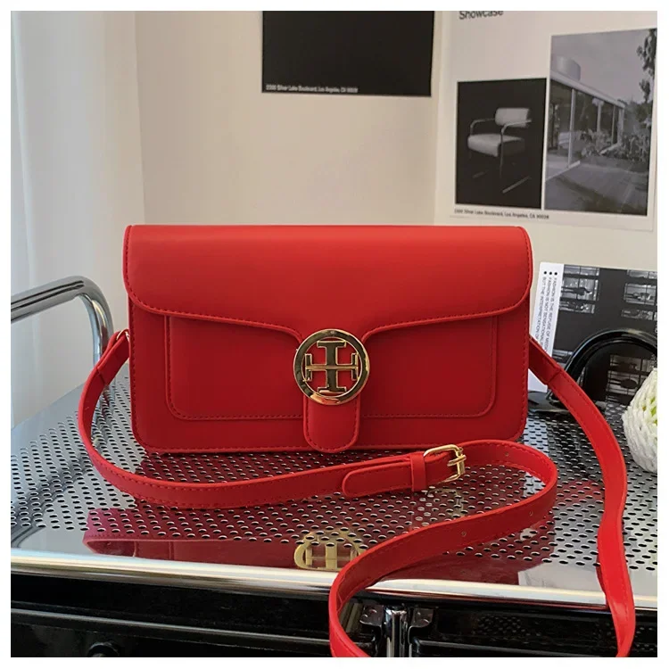 Клатч Haute-Luxe 2025: трехсторонняя кабриолетная подставка из скульптурного переплетения Milanese-Chic с магнитной художественной застежкой и сердечником блокировки RFID