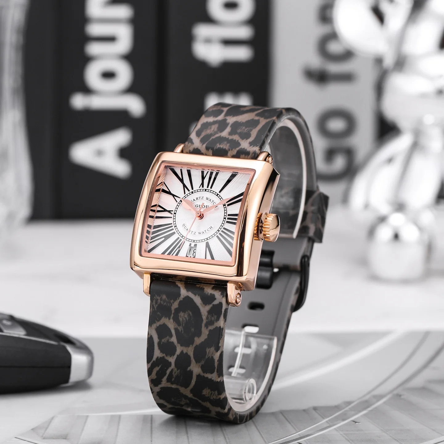 New Vintage-Style Women'S Watch With Versatile Dial, Large Dial, Silicone Strap, Quartz Movement. A Perfect Gift For Women.