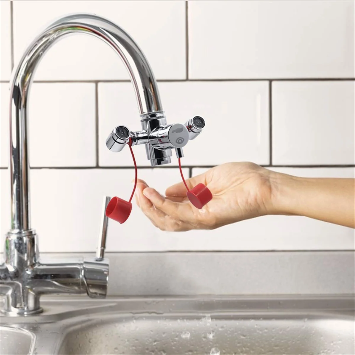 커버가 있는 수도꼭지 장착형 아이 워시 스테이션, 신뢰할 수 있는 응급 처치 아이 워시 유닛, 싱크대 부착용, 실험실, 공장