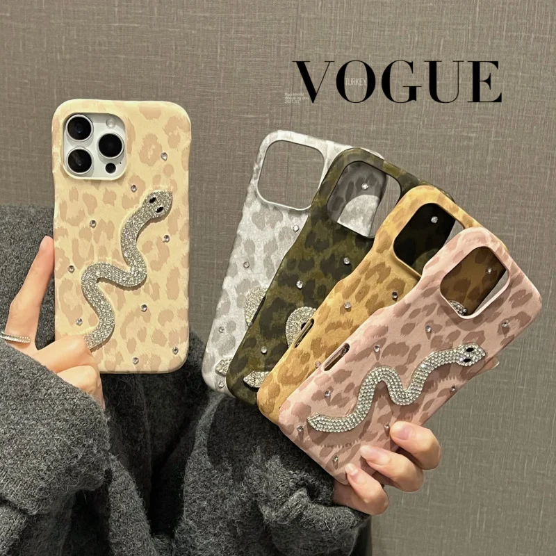 

Snake and leopard print with rhinestones5Color suitable for Apple16promaxLuxurious and high-end phone case with rhinestone snake
