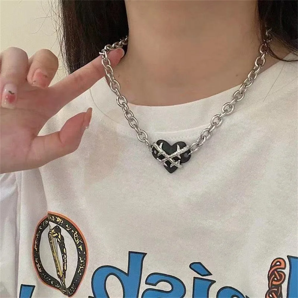 Gotische Schwarze Love Choker Punk Dicke Kette Schlüsselbeinkette Halskette für Frauen Retro-Schmuck Trendige Damenaccessoires Geschenk – Detail 2