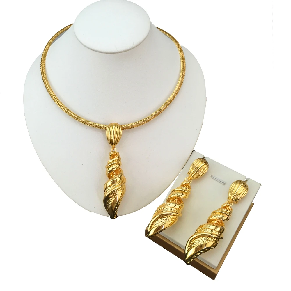 

Fashion Italian Dubai Gold Plated Jewelry Set Simple Style Big Pendant Necklace Light Weight Jewelry Set for Woman FHK18989