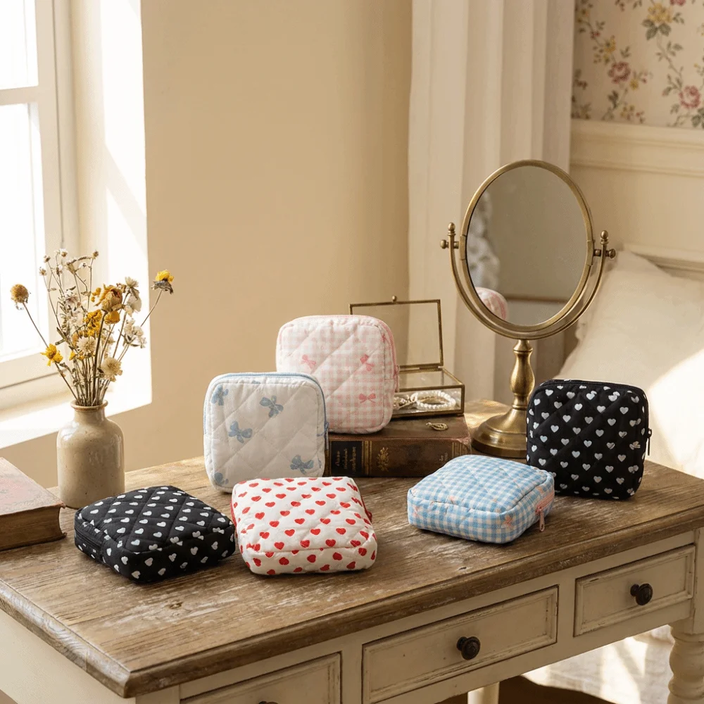 Heart Checkered Sanitary Napkin Storage Bag Plaid Pattern Quilted Cosmetic Bag Zipper Multi-Functional Travel Makeup Bag Holiday