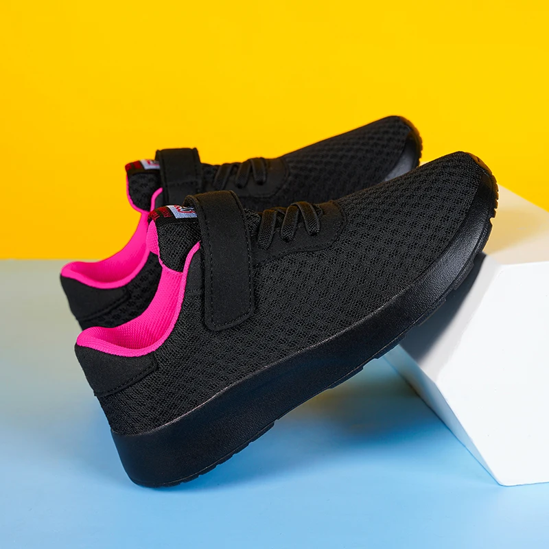 A pair of children's sports shoes, with breathable upper, anti-slip and wear-resistant sole, and a no-buckle designMF-532PJ