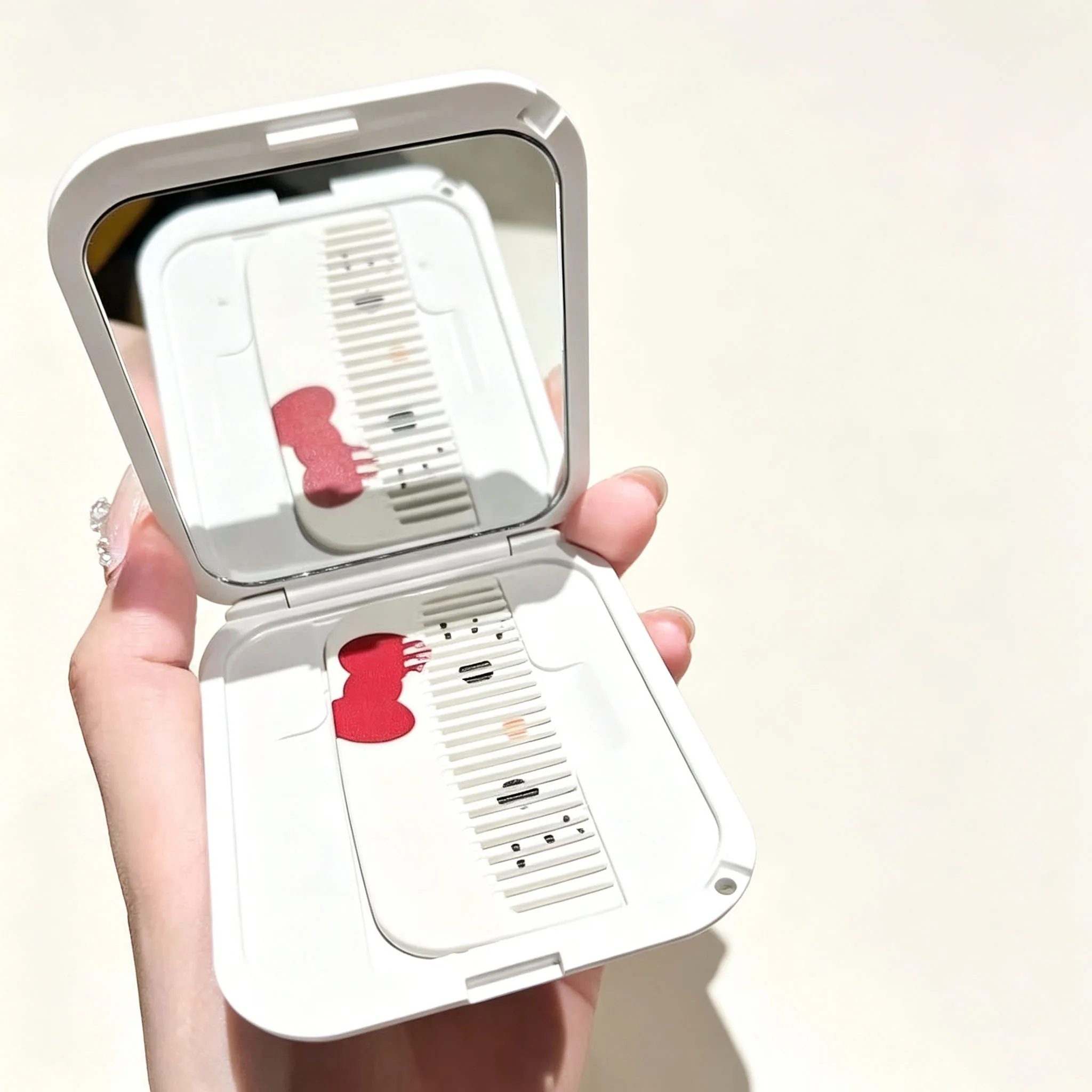 Hello Kitty Foldable Mirror Comb Set Wave Shell Case Built In Hair Comb Kawaii Lightweight Portable Pocket Cosmetic Daily Gift view 2