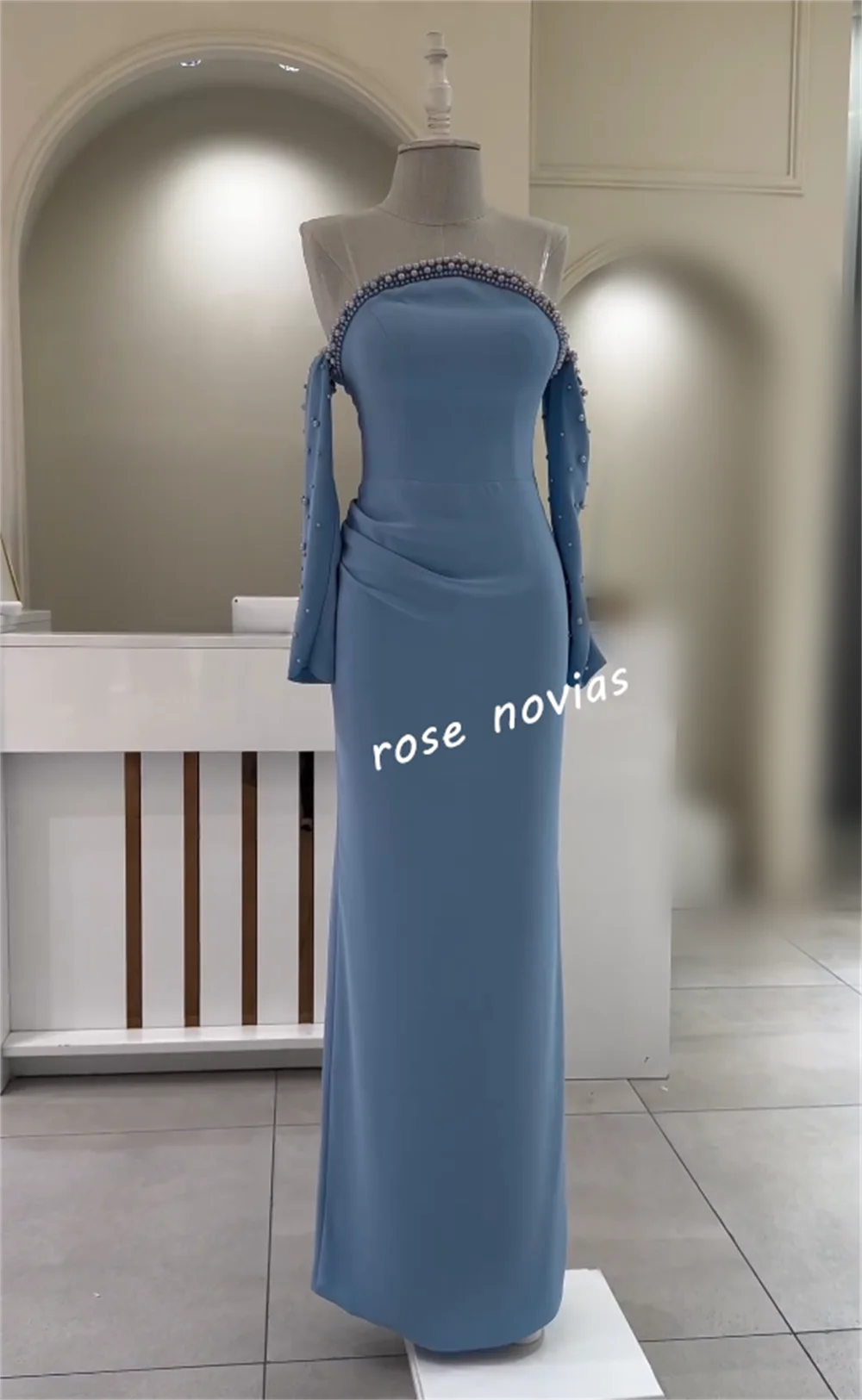 Maßgeschneidertes schulterfreies langes Kleid aus Jersey mit Perlenstickerei und Falten, maßgeschneiderter Anlass, Damen-Luxus-Abend, elegante Party, Hochzeit, Glitzer