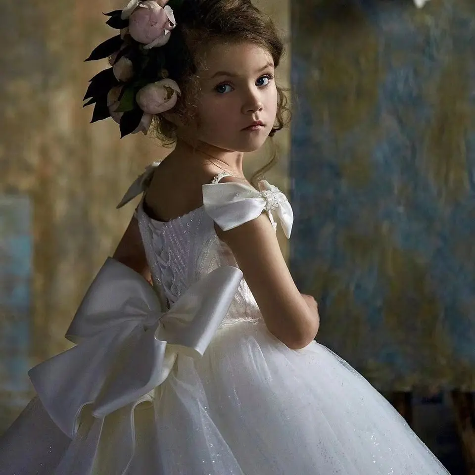 Vestidos blancos elegantes de tul hinchados para niña, vestidos de flores para boda, vestido de fiesta de princesa, Apliques de encaje, vestidos de primera comunión con lazos 2024