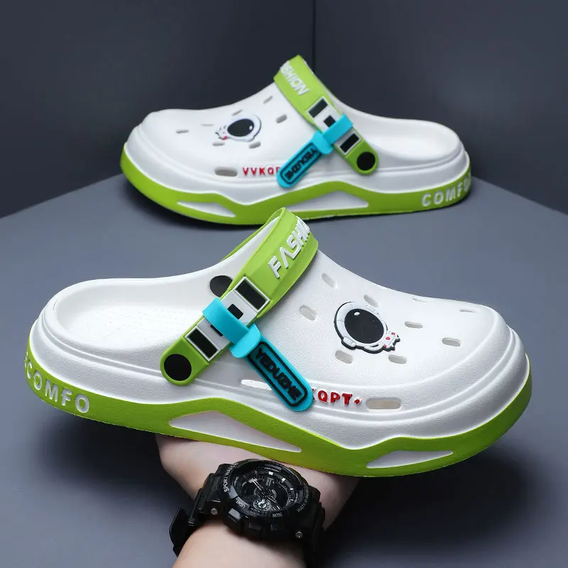 2024 NEW Men Clogs Slippers Fashion Hole Shoes Beach Sandals Indoor House Flats Shoes Lightweight Soft Bathroom Slides