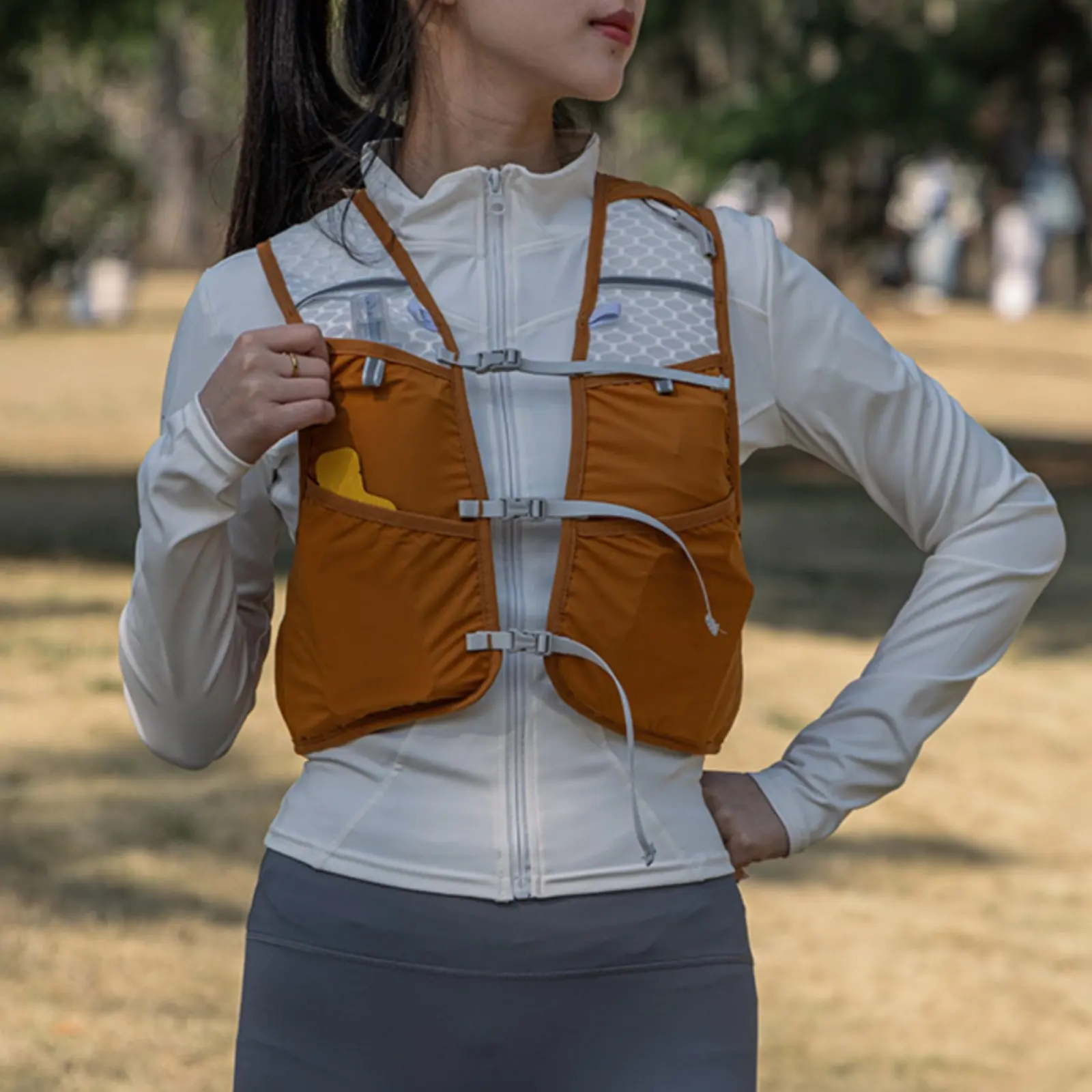

Running Hydration Vest Lightweight Water Bladder Vest Hydration Backpack Adjustable Straps Sports Bag Breathable for Cyclists