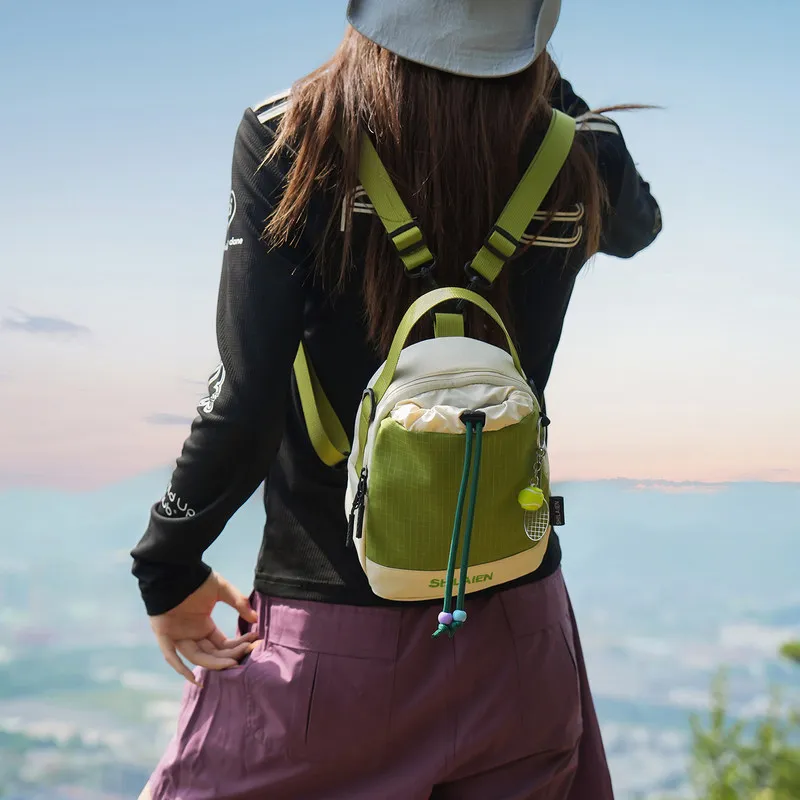Women's lightweight outdoor backpack, stylish and multifunctional, can be used as a crossbody or shoulder bag, suitable for hiki