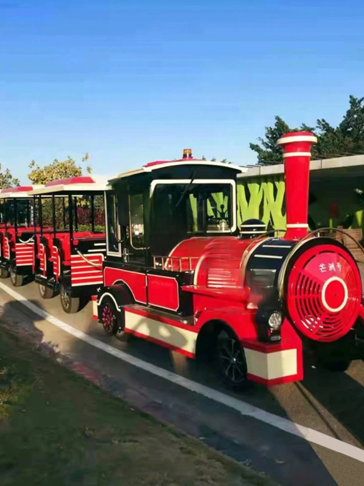 New medium-sized electric fuel railless sightseeing train equipment for square scenic spots and shopping malls customized