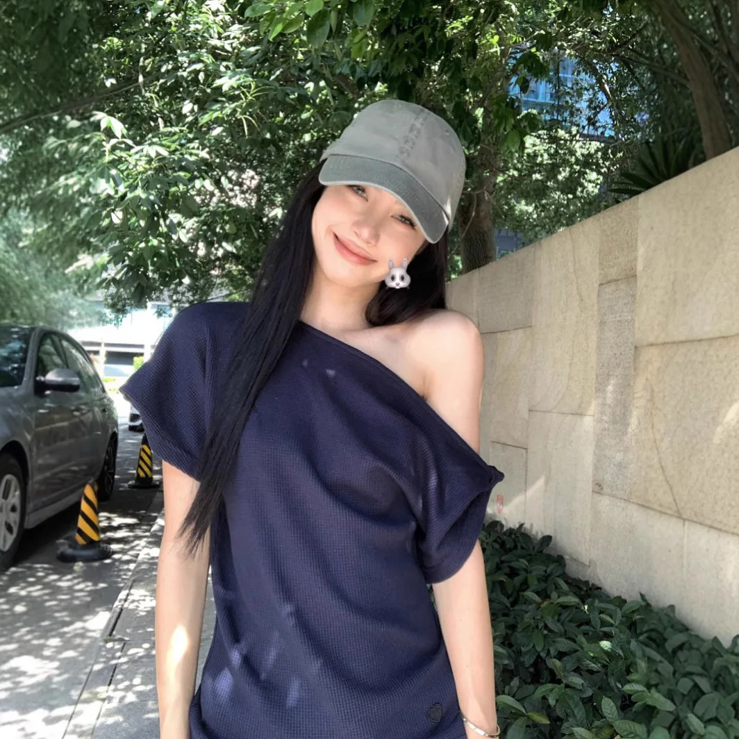

Women's 2025 Summer Casual Slimming and Elegant Waffle-knit Asymmetric-shoulder Short-sleeved Fitted T-shirt
