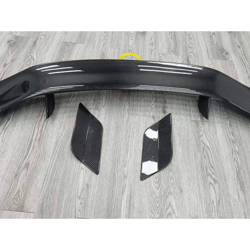 

Высококачественный задний спойлер из карбона в стиле M для Aston Martin DBX