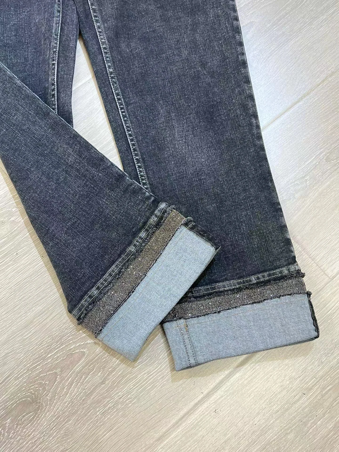 High quality casual ankle jeans exclusively decorated