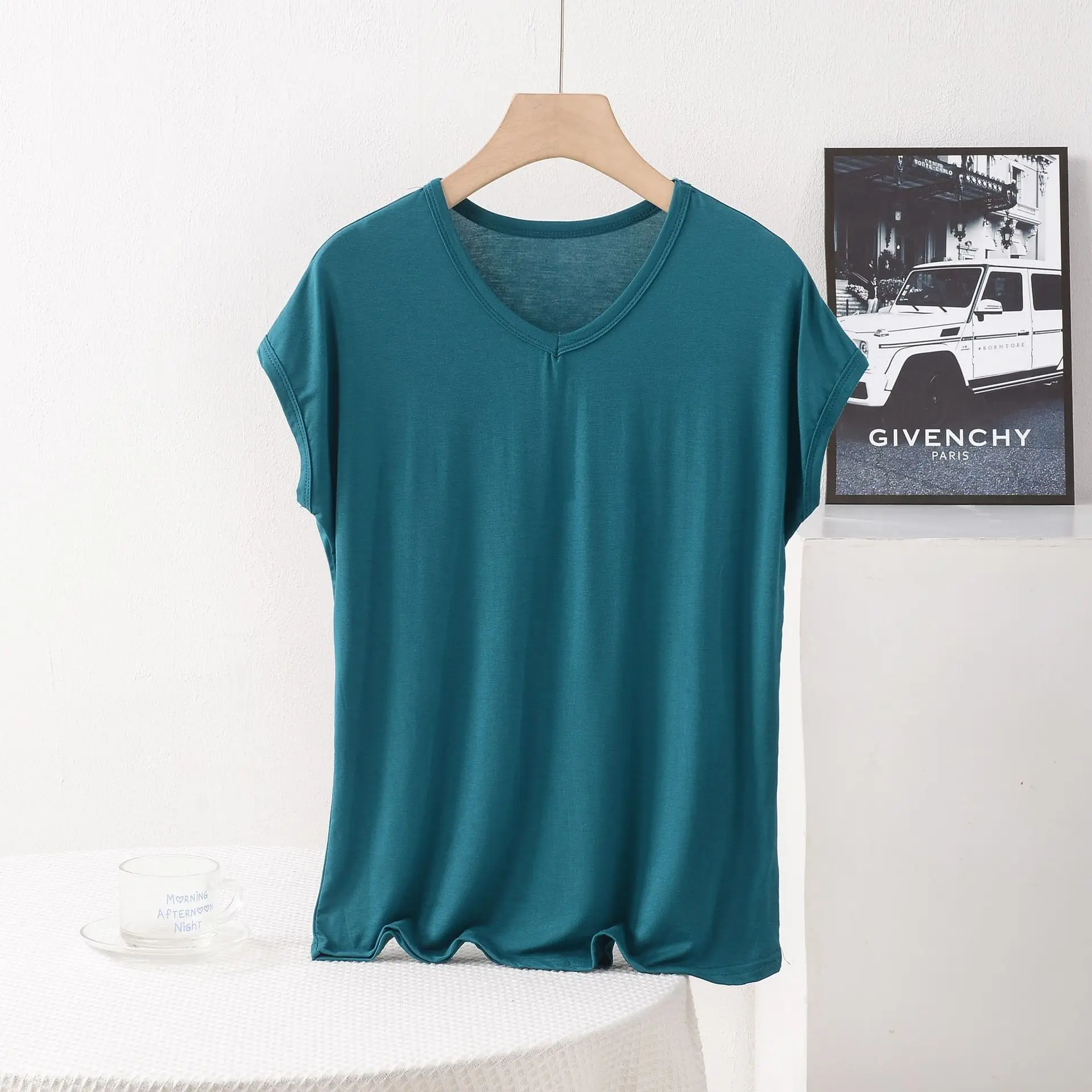 Рисунок 4 - Футболки без рукавов с v-образным