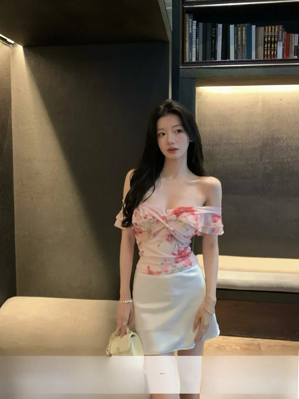 

Женская блузка YOLI Zhang Yuli в корейском стиле с цветочным принтом, на одно плечо, с коротким рукавом, утягивающая, из полиэстера