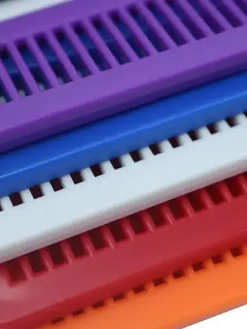 Wholesale Colorful Plastic Detangling Anti-Static Cutting Comb Carbon Fiber Hairdressing Combs
