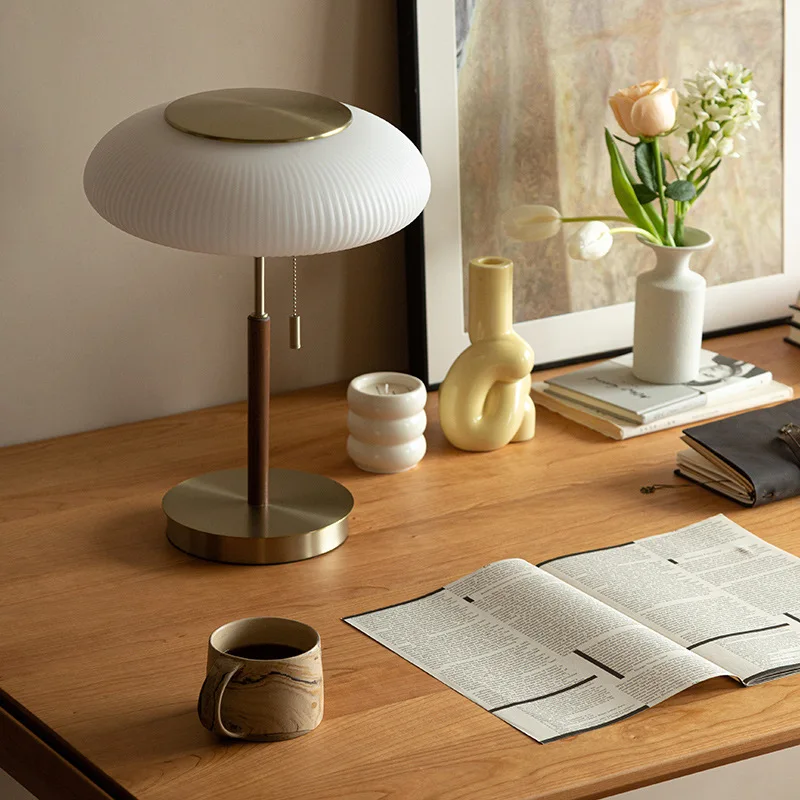 Nordic simples pós-moderno luz de luxo lâmpada de mesa designer quarto lâmpada de cabeceira high-end sala de estar decorativa vidro criatividade