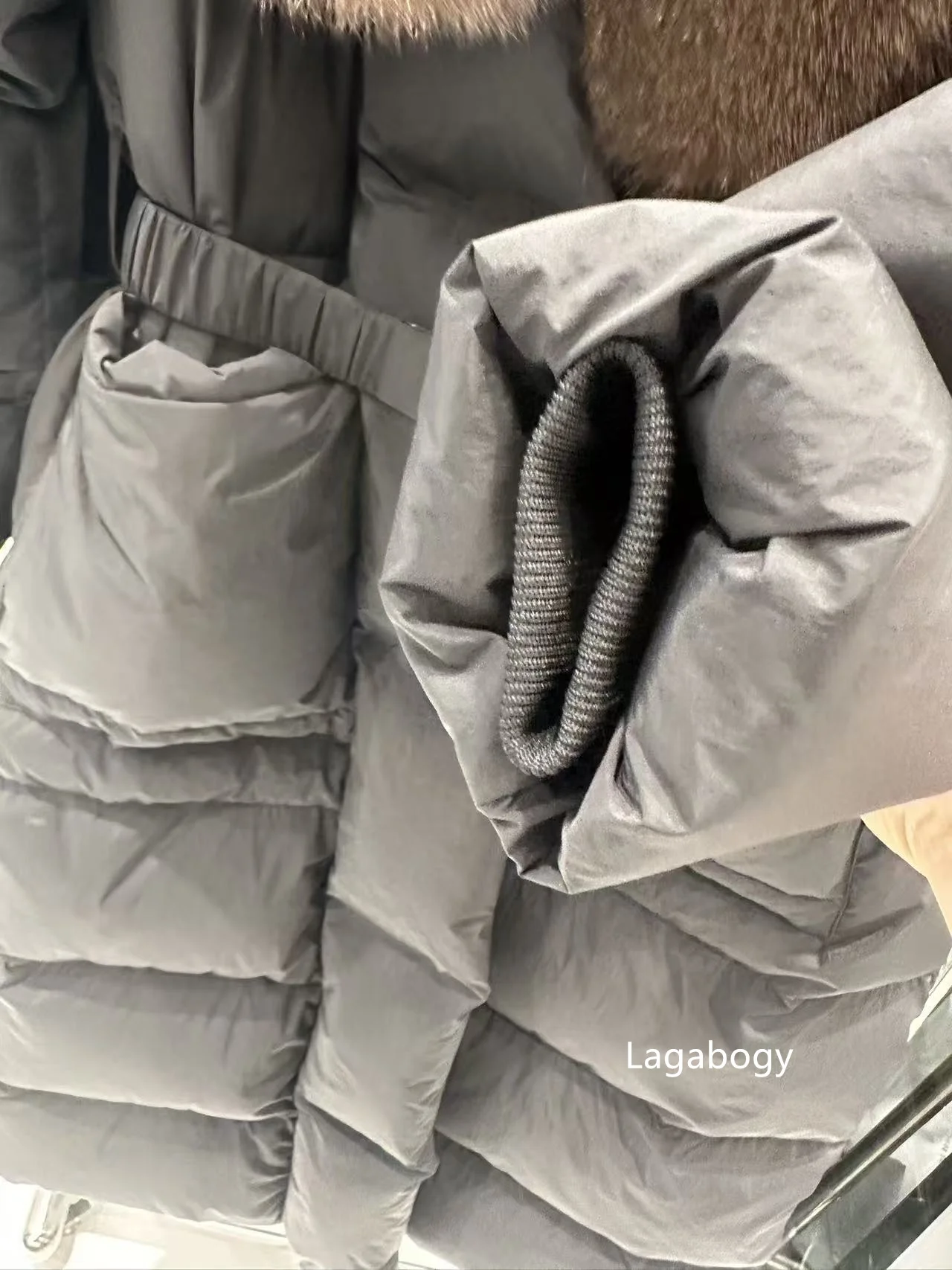 Lagabogy 2026 Long Down Jacket Winter Large Real Fox Fur Collar Waist Women Parkas Elegant Thicken Hooded White Duck Puffer Coat