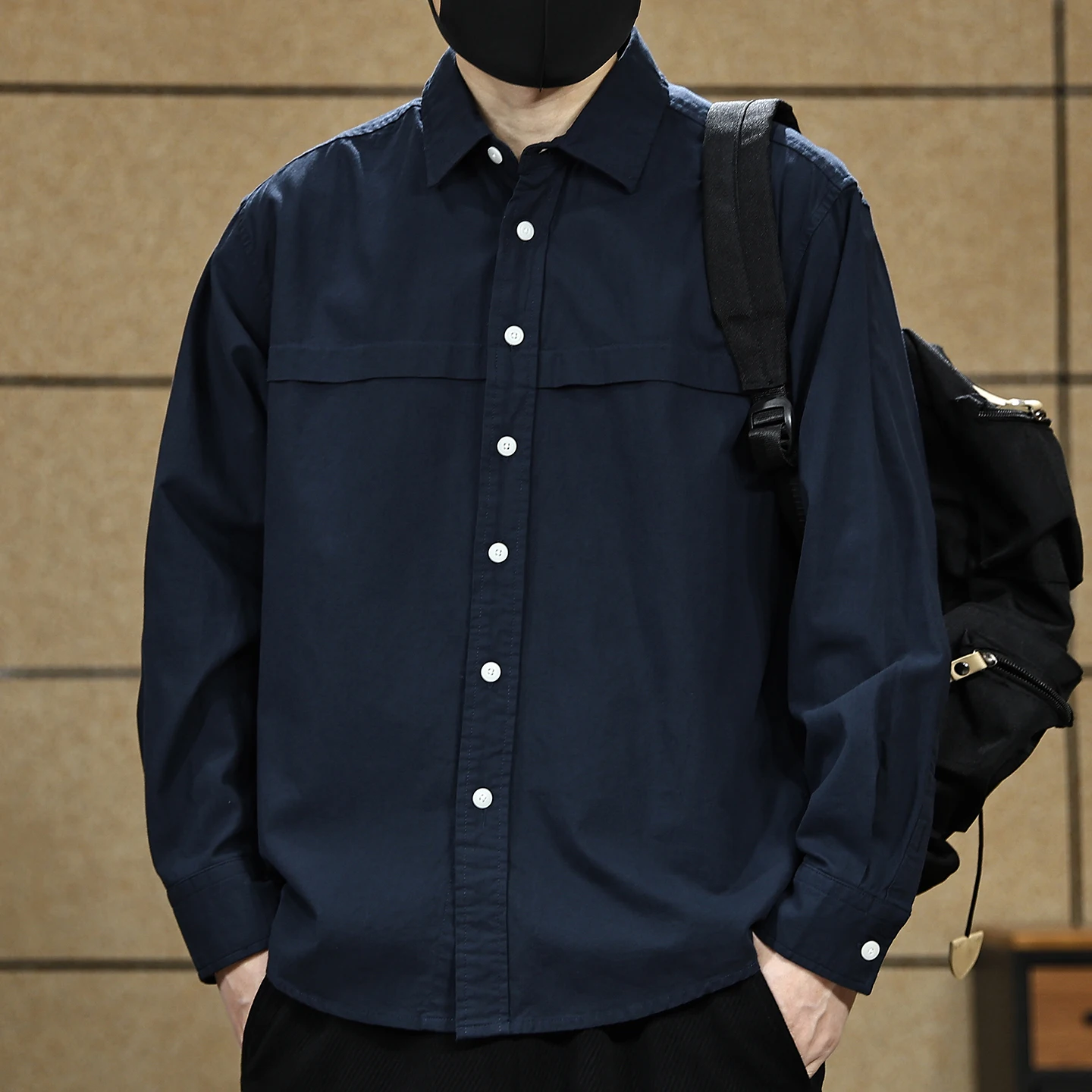 เสื้อเชิ้ตแขนยาวสีพื้นสไตล์อเมริกันระดับไฮเอนด์สำหรับผู้ชาย ฤดูใบไม้ผลิและฤดูใบไม้ร่วงใหม่ เสื้อแจ็คเก็ตเชิ้ตแบบลำลองเรียบง่ายสำหรับผู้ชาย