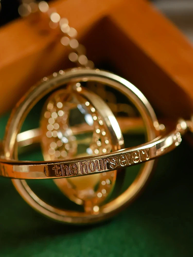 New Harried Time Necklace Timer Hourglass 360 Rotatable Potters Chain Cosplay Badge Brooch Jewelry Magic School Fans Gift