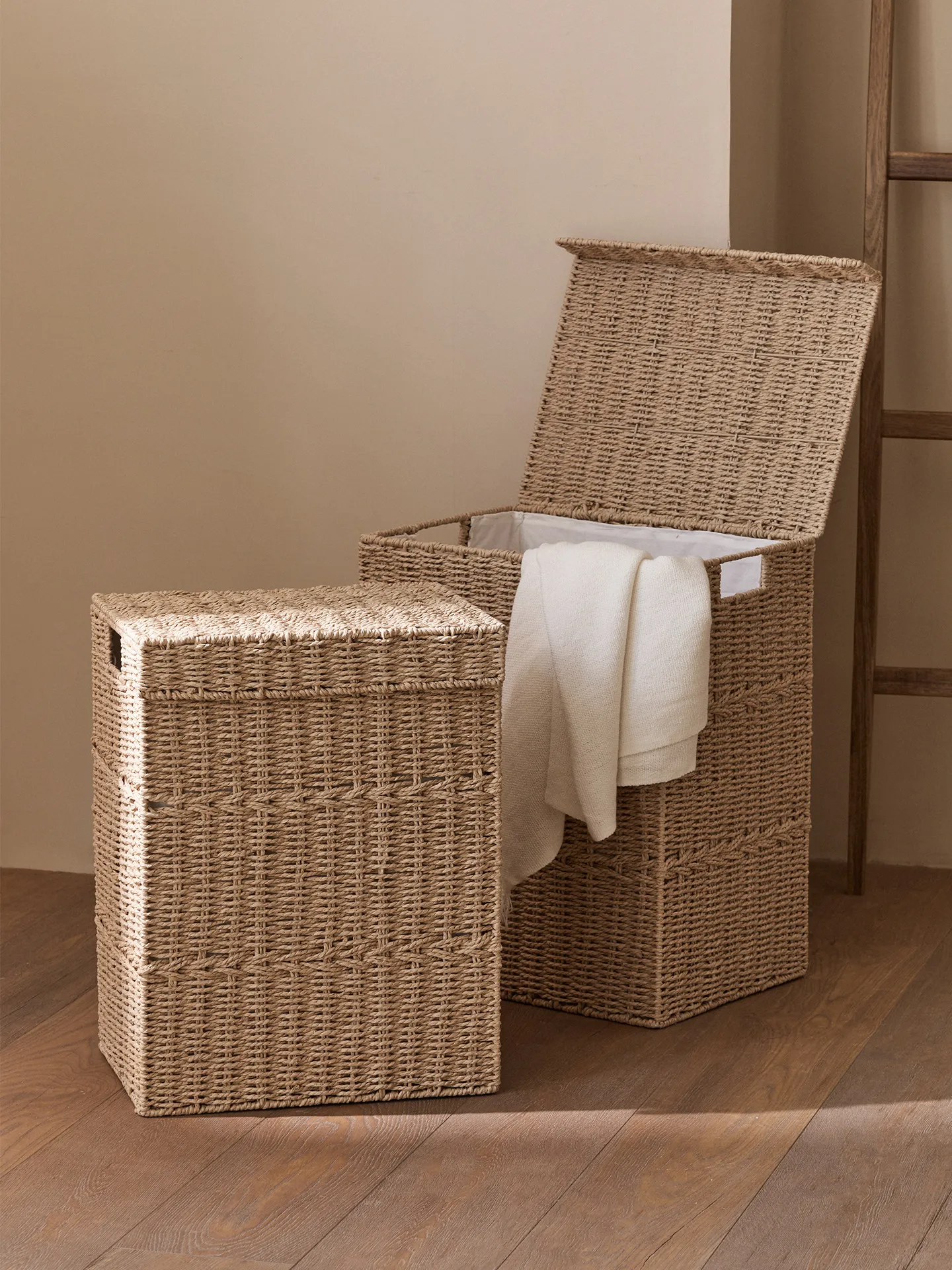 

Корзина для грязной одежды с крышкой Корзина для грязной одежды Корзина для хранения Бытовая ванная комната Хранение белья из соломы из ротанга