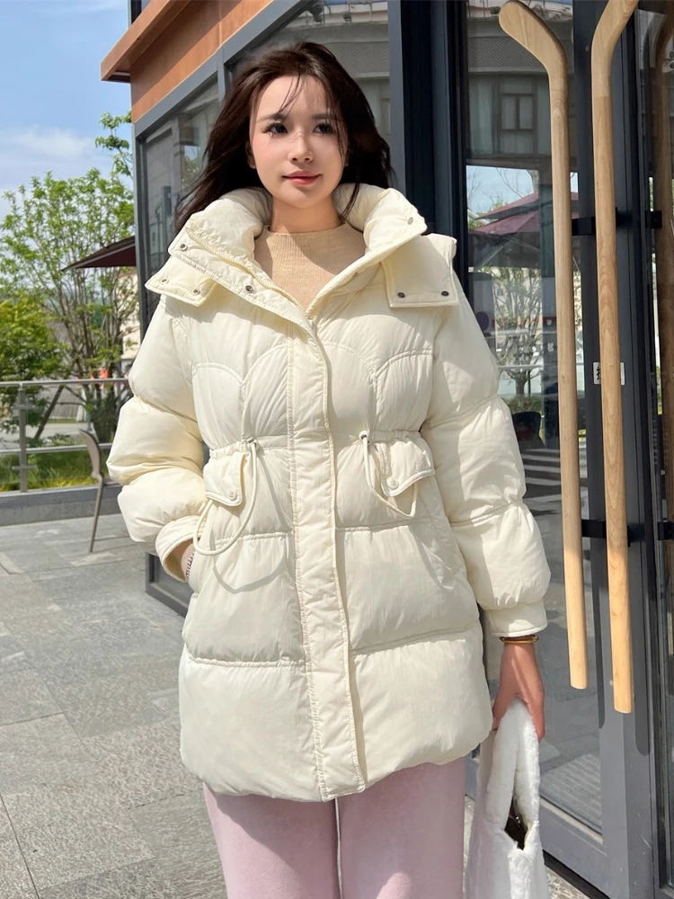 2025 한국 버전 패션 겨울 신상 다운 재킷 여성용 중간 길이 후드 허리 슬림 화이트 덕 다운 캐주얼 코트