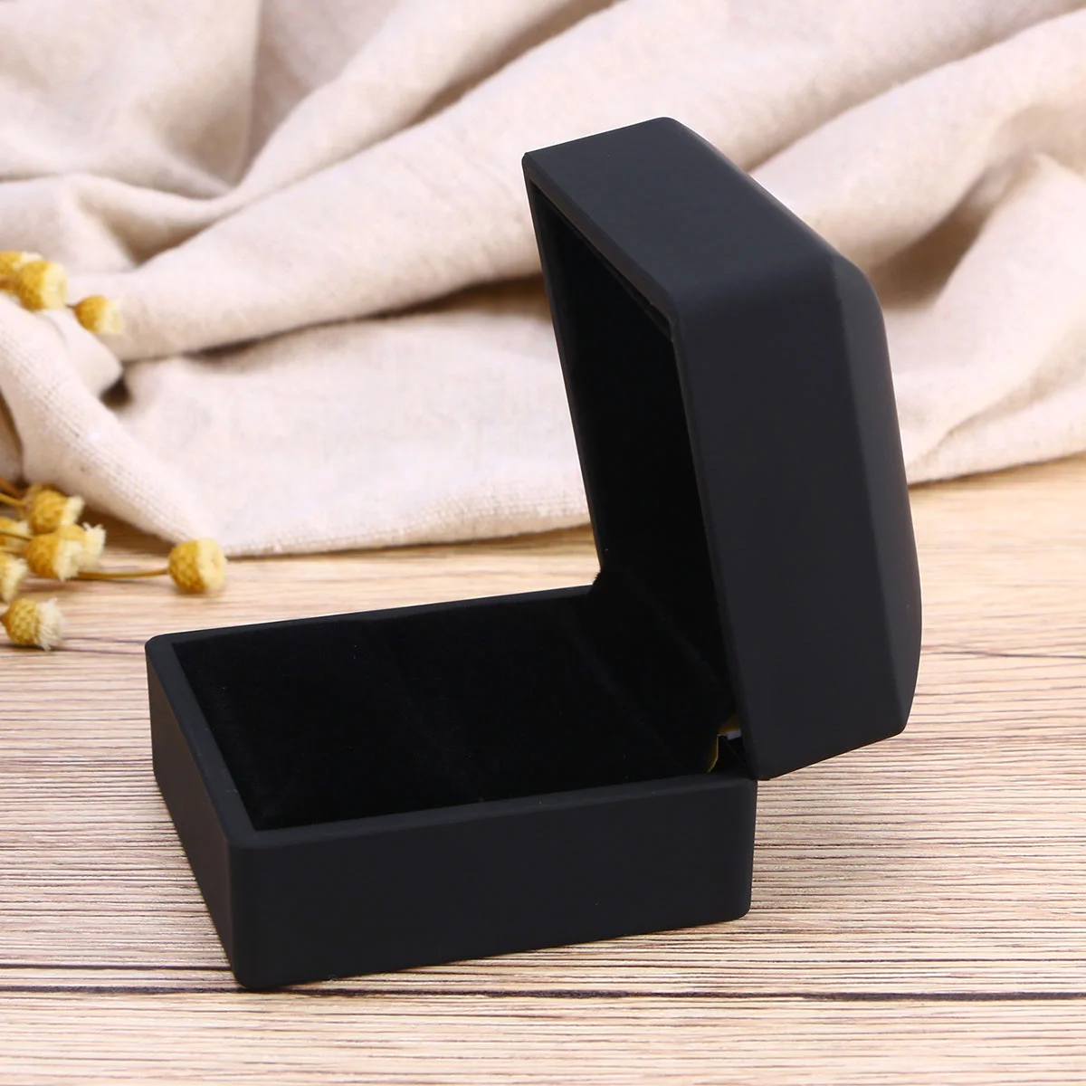 

1 шт., светодиодная подсветка, коробка для обручальных колец, пластиковый футляр для ювелирных изделий для предложений, подарок на день Святого Валентина, коробка для хранения колец, прочный