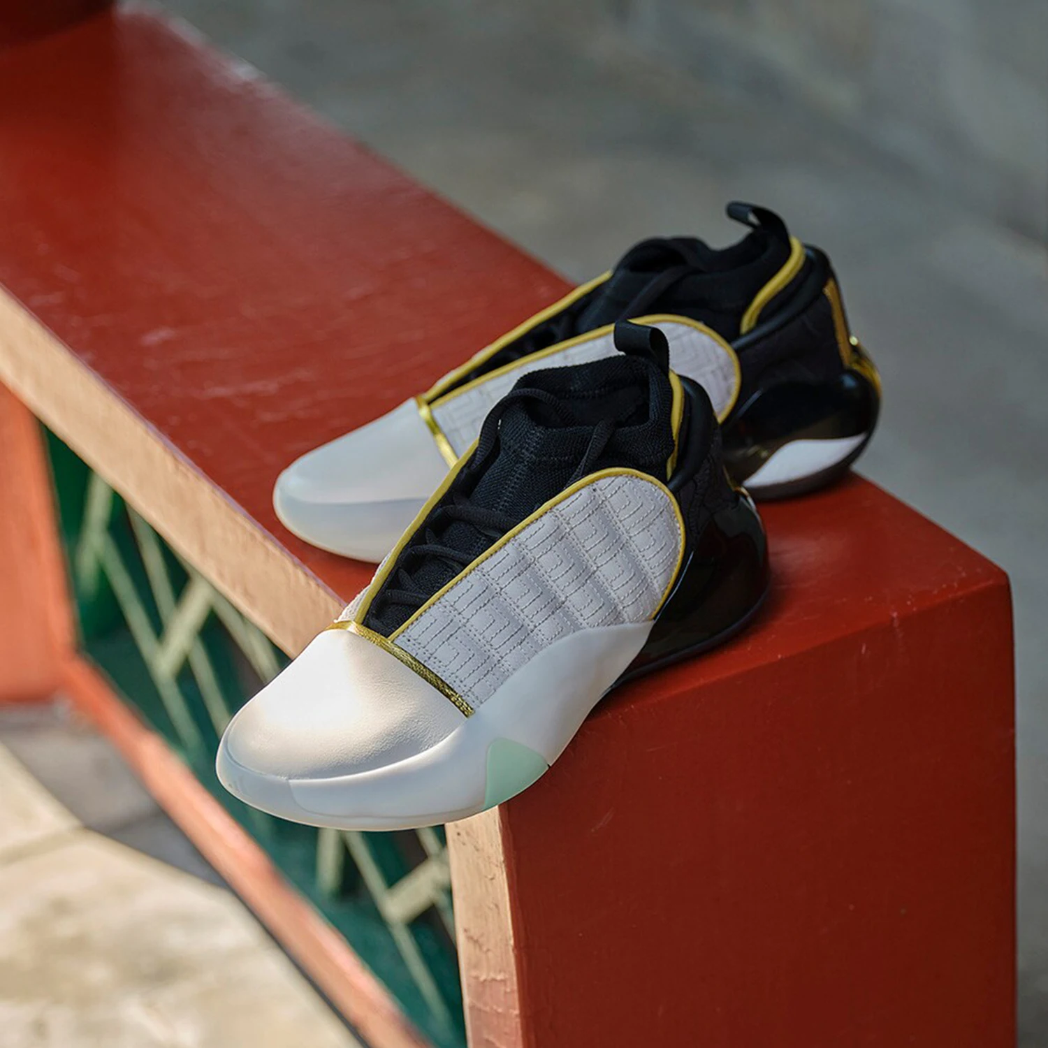 

Оригинальные мужские баскетбольные кроссовки Adidas HARDEN VOLUME 7. IH7516