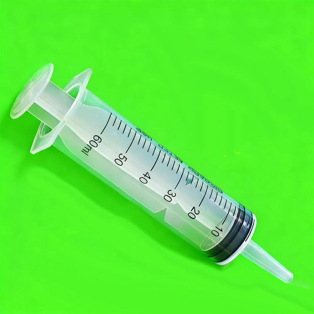 Industriële veterinaire kunststofspuiten met capaciteiten van 1000ml, 550ml, 350ml, 200ml, 100ml, 60ml, 20ml, 10ml, enz. Geschikt voor laboratoriumdosering, industriële voeding, voeding van