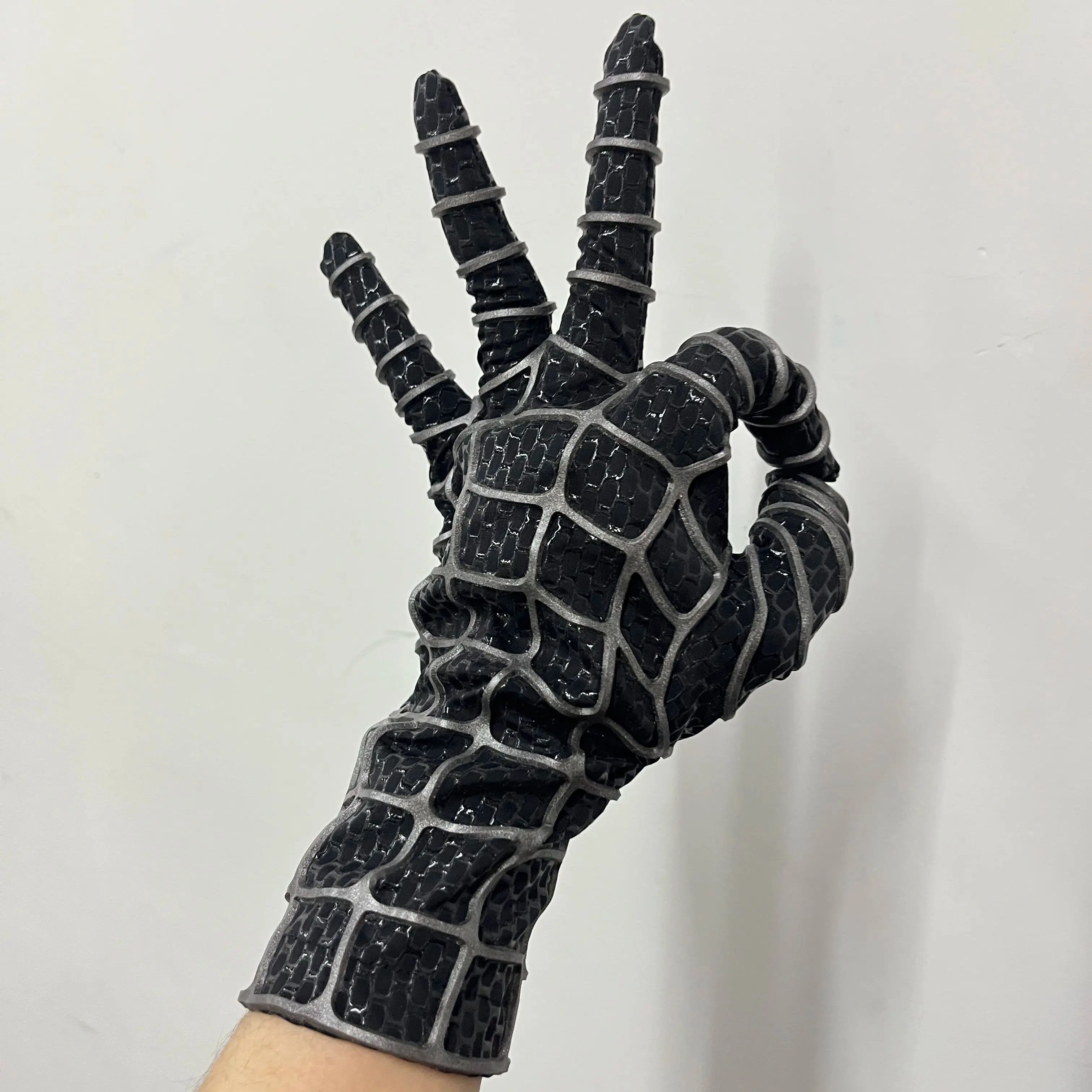 第一世代トビー・スパイダーマンのグローブ（ストリップ・ヴェノム付き
