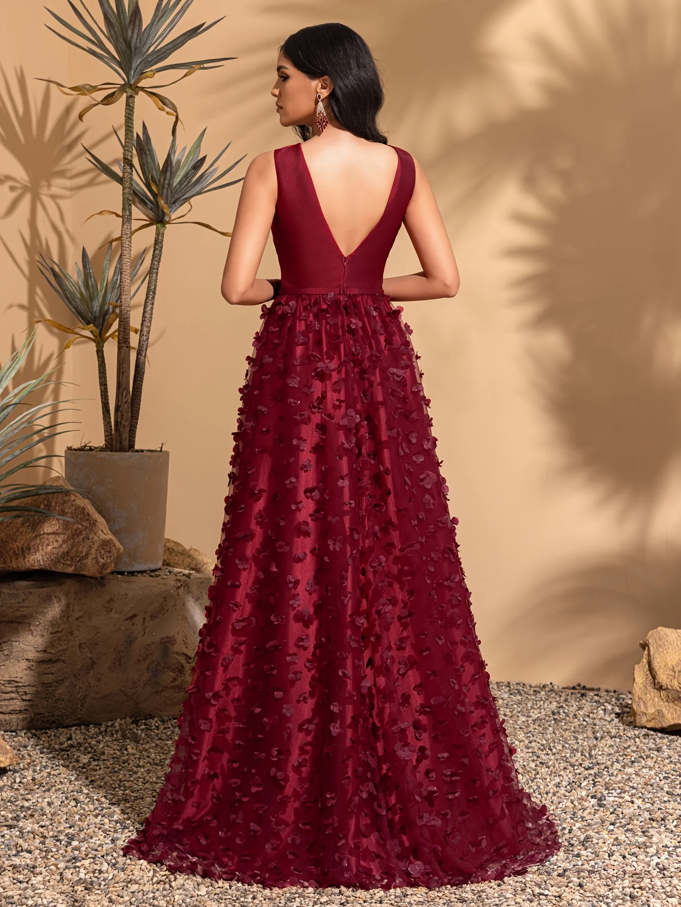 Robe trapèze en satin, col rond, sans manches, embellissement floral