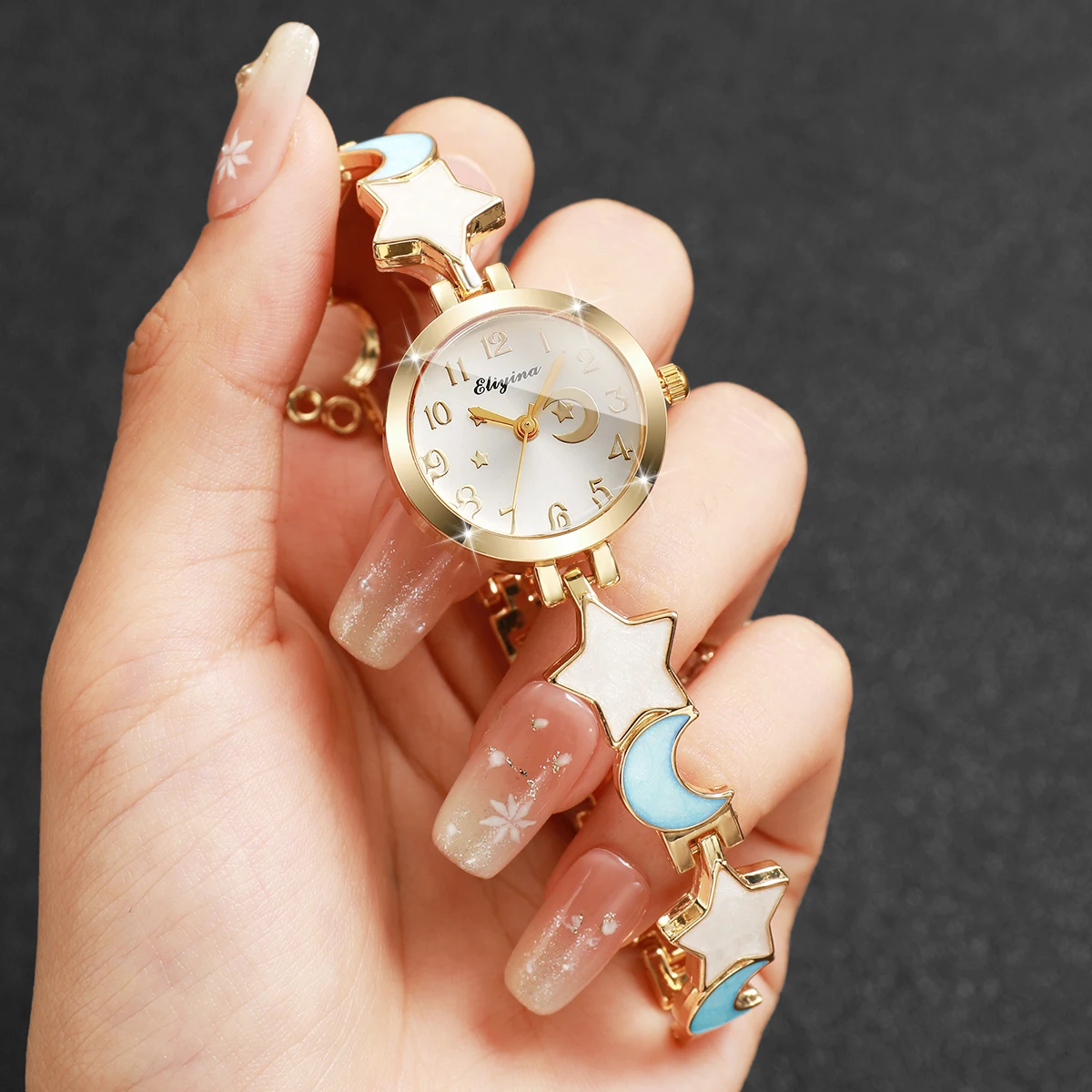Fashion Bracelet Strap Women Quartz Watch Star Moon Dial Elegant Ladies Wristwatches Relogio Feminino Clock GiftWithout Box