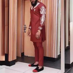 Traje informal de dos piezas con estampado rojo vino para hombre