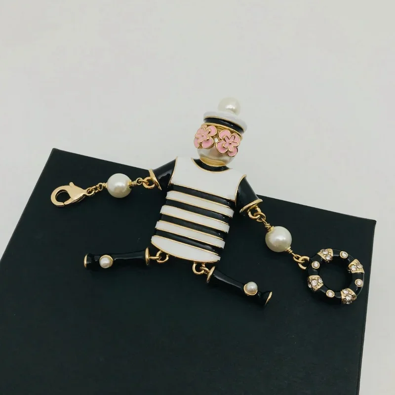 Broche personalizado Esmalte Figura, preto e branco