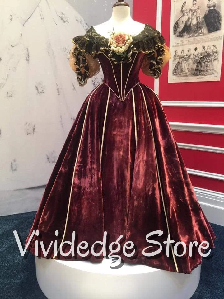 Abiti da ballo vintage vittoriani bordeaux Velluto con volant in pizzo Decorazione Abiti da attore drammatico Abiti da sera a trapezio personalizzati