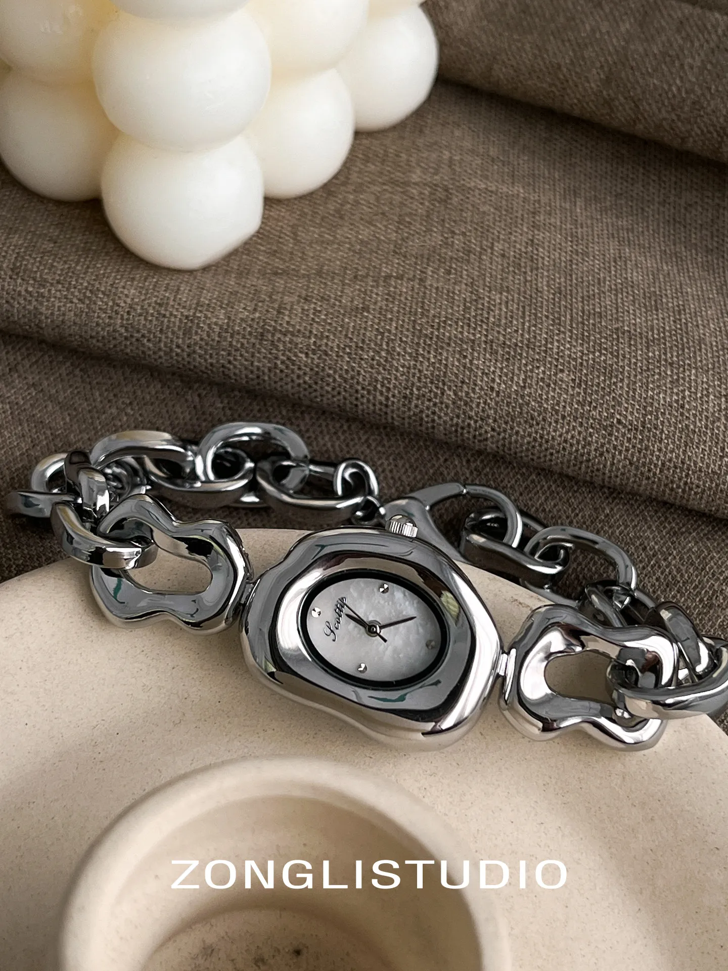 Novo relógio feminino luxuoso, elegante e sofisticado com pulseira requintada de alta qualidade, design de um presente perfeito para sua namorada.