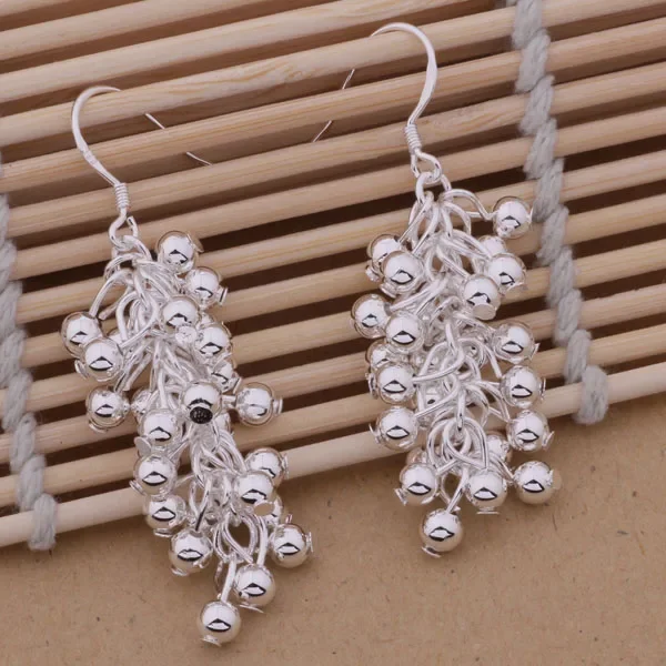 women lady cute fashion personality charm silver color grape clusters earrings Refined elegance woman favorite jewelry  E008