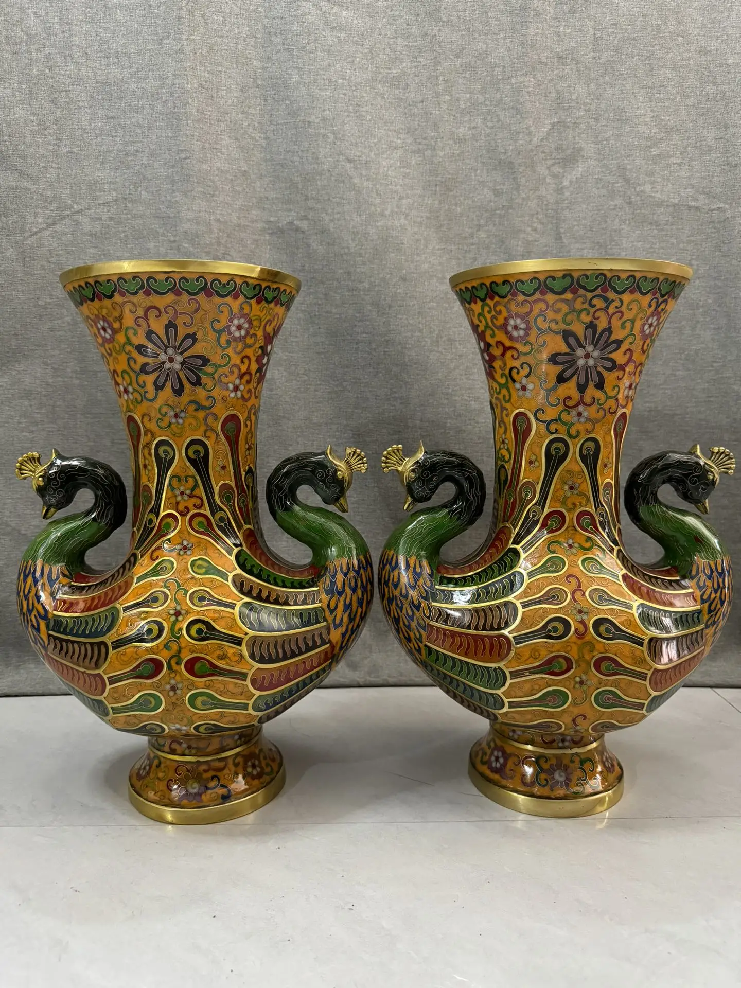 Bronze Cloisonne Enamel floral pattern peacock spreading its tail Double Peacock Head Mouth Screen vase Appreciating the screen