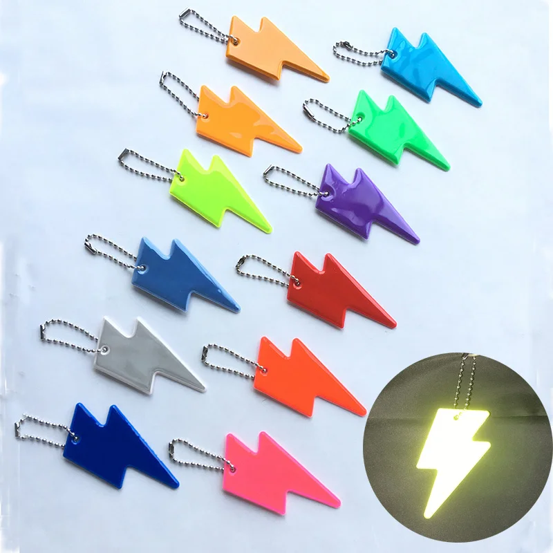 New Arrive Flashing Lightning Reflective Keychain Oval shape Traffic Safety Bolt Reflective Pendant Creative DIY Car Keyring