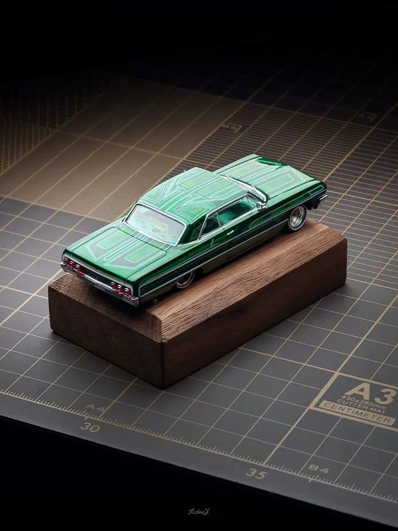 97M Model 1/64 Scale 1964 Impala SS Lowrider Bounce Car Alloy Car Model Classics Adult Souvenir Gift Static Display