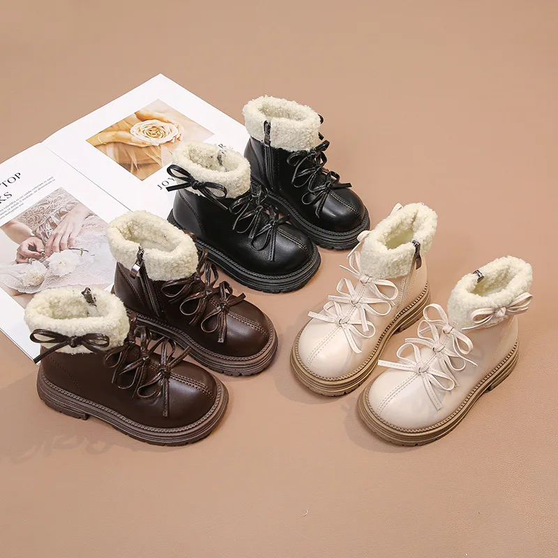 

Модная обувь для девочек, новинка 2024, зимние новые детские зимние ботинки с бантом, удобные нескользящие ботильоны для девочек, простые детские кожаные ботинки в стиле ретро
