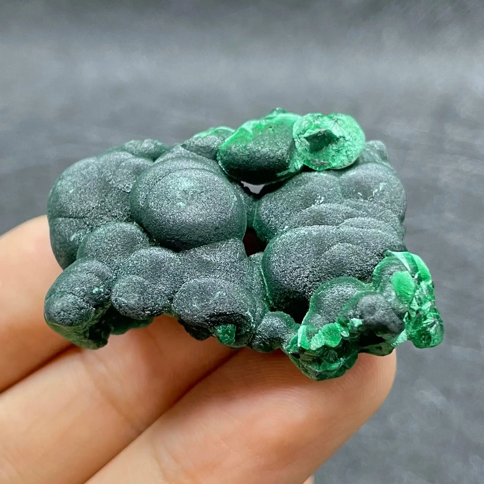 

Natural Raw Stone Green Malachite Crystal Mineral Specimen needle-shaped Plus Velvet Quartz Rock Decoration Gift Healing