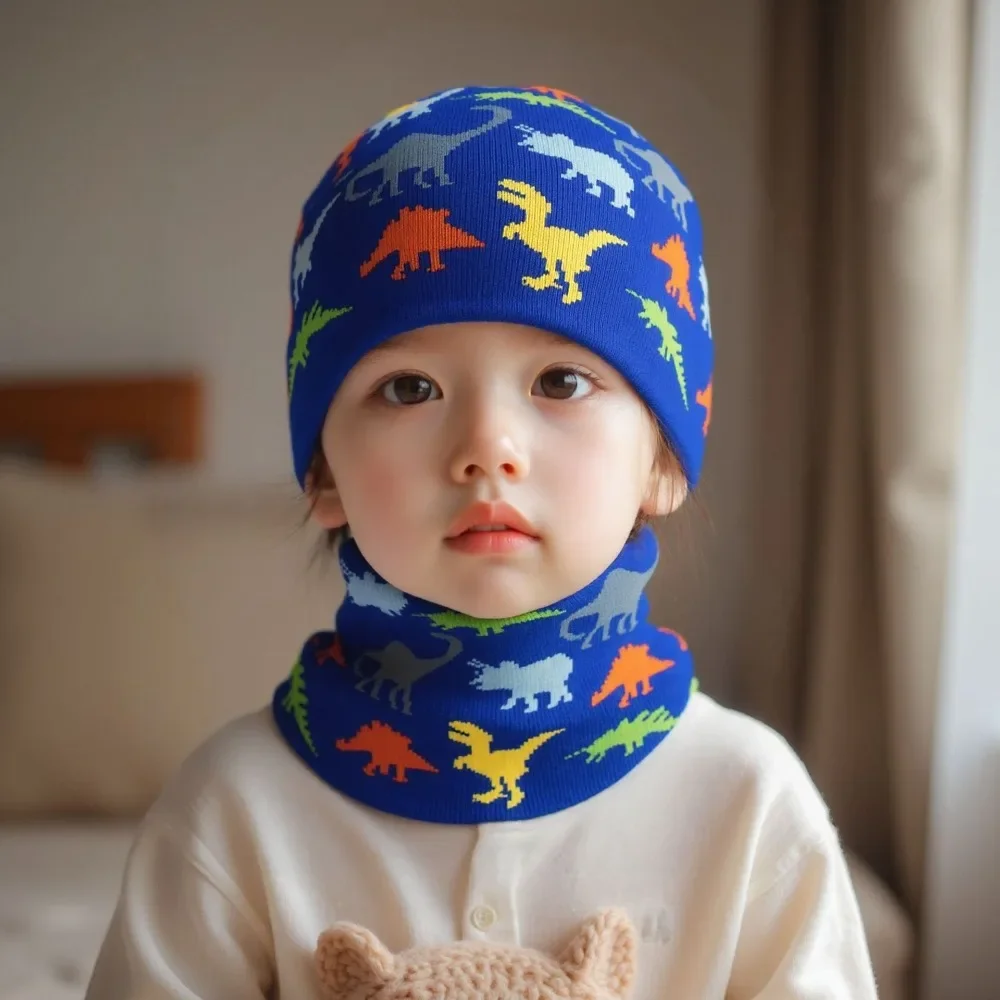 かわいい恐竜のニットベビー帽子とスカーフのセット、漫画の恐竜柄、冬用暖かい男の子女の子用ビーニー、フリース裏地付き幼児キッズ帽子、男の子女の子用