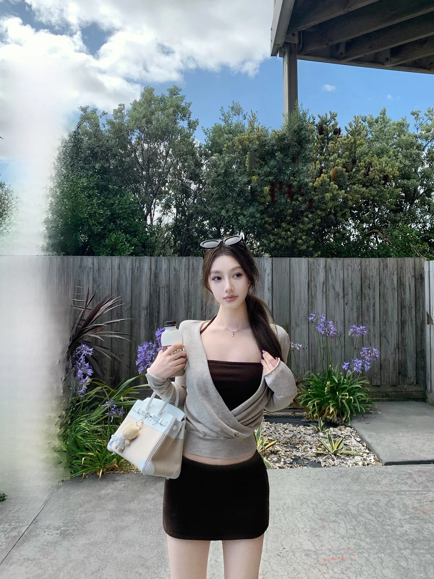 

Комплект из вязаного свитера, юбки и длинных брюк: мягкий акриловый повседневный свободный крой, базовый набор, цвет каштан, женский комплект