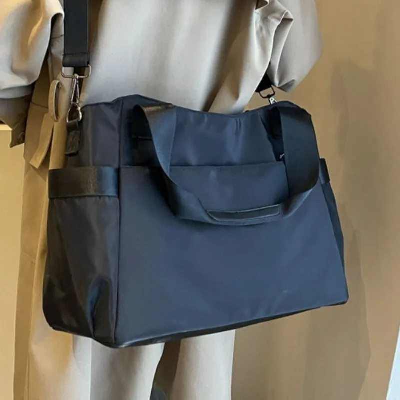 

Large Capacity Travel Shoulder Bag Wet and Dry Separation Solid Color Handbag Luggage Storage Bag with Adjustable Shoulder Strap