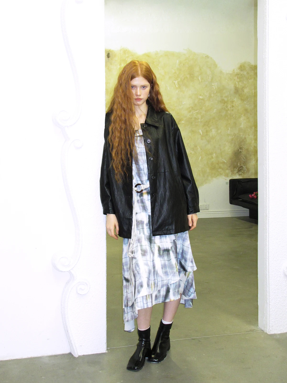 Unsoyao オフィス木製ローズテクスチャ明るいPUレザー薄手コート襟マットスレ女性用ジャケット通勤ファション