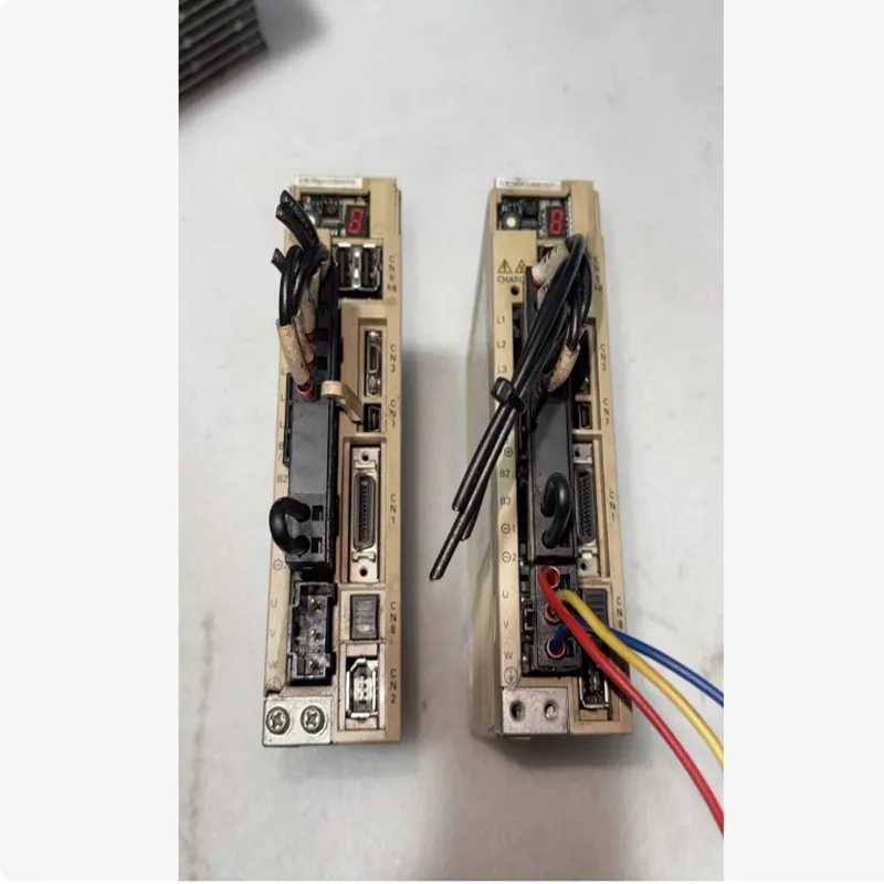 

Новый оригинальный привод SGDV-5R4D11A SGDV-2R8A11B SGDV-R90A11B SGDV-7R6A11A002000 SGDV-2R8A01A SGDV-R90A15A SGDV-1R6A11B002000