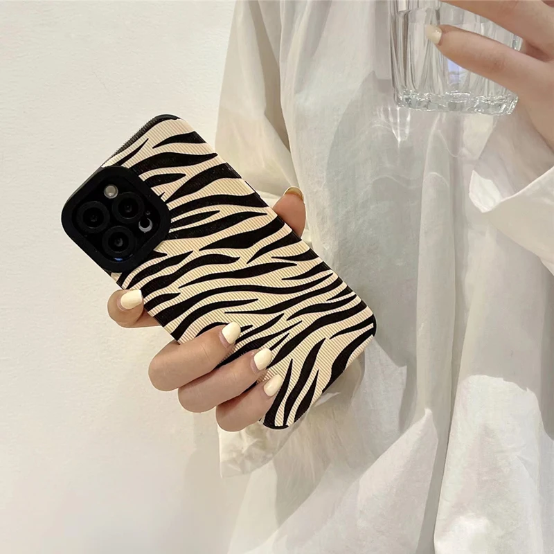 Luxury Wrinkle Zebra Pattern Phone Case For iPhone 11 12 13 14 Pro Max 14Plus 7 8 Plus X XR XS Max Soft Cover Protecion Shell