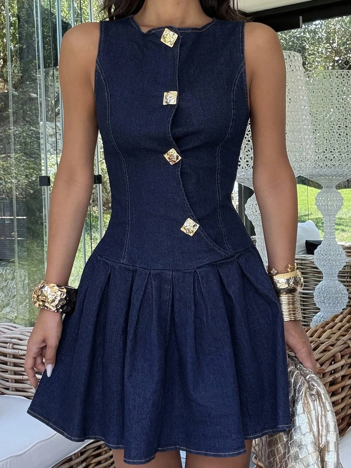 

Women Denim Dress With Metal Buttons Pleated Hem Sleeveless Round Neck Mini Dress